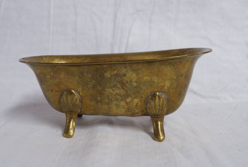 lot 9096 image: Small Brass Bathtub - soap dish - Very cute Vintage