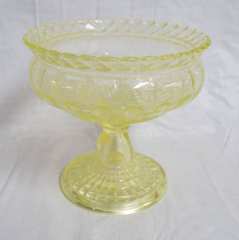 lot 9098 image: Yellow Pedestal Glass Candy Dish - Very pretty - Unknown Brand - Vintage - Come check it out