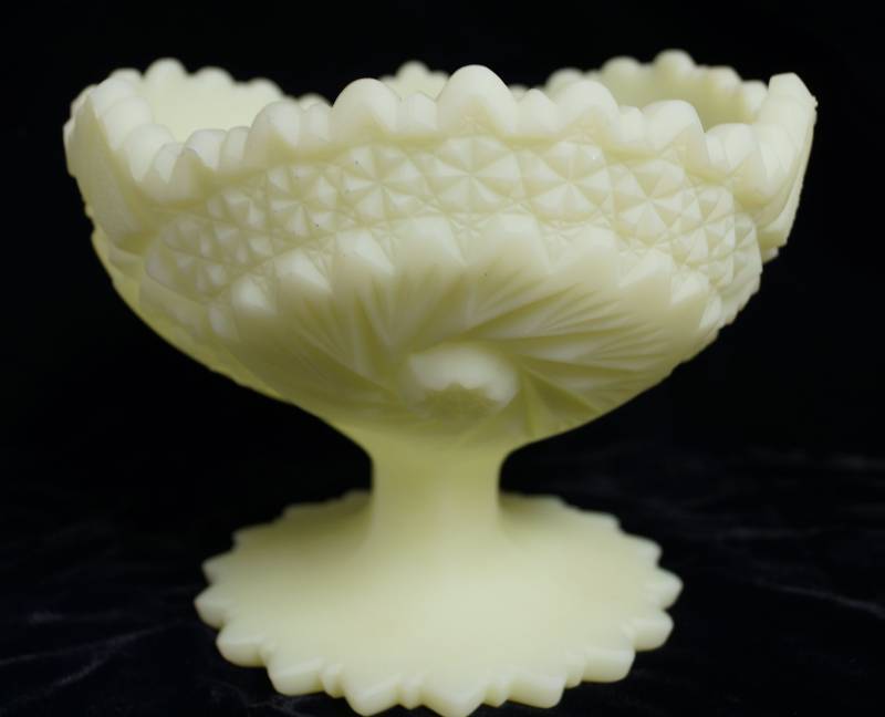 lot 9099 image: FENTON - Frosted Glass Yellow Pedestal Dish - Very nice Great Condition COLLECTIBLE