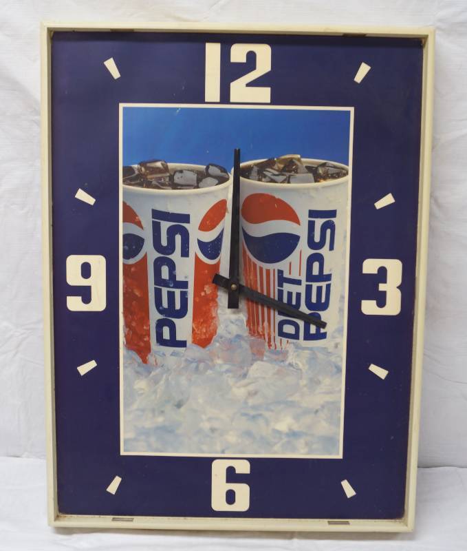 lot 9109 image: Vintage PEPSI Clock - nice condition for its age  - untested due to no batteries (AA) - 23.5 tall COOL