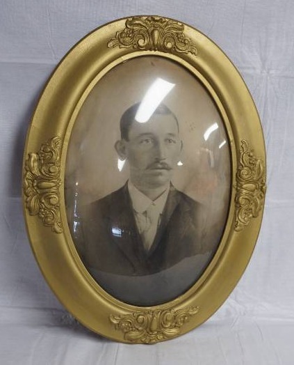 lot 9116 image: Antique Portrait of a Man in an AMAZING frame - Great condition - was in antique store for $225