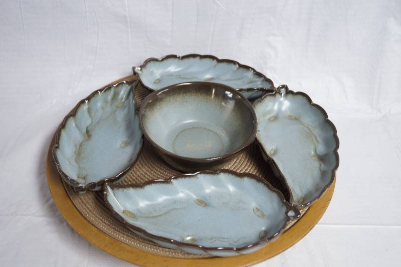 lot 9119 image: Frankoma - Chip and Dip Lazy Susan Set - Vintage (Base is vintage)  pieces Come see