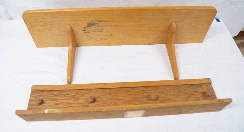 lot 9124 image: Lot of 2 wooden shelves - Very cool dcor - is one vintage