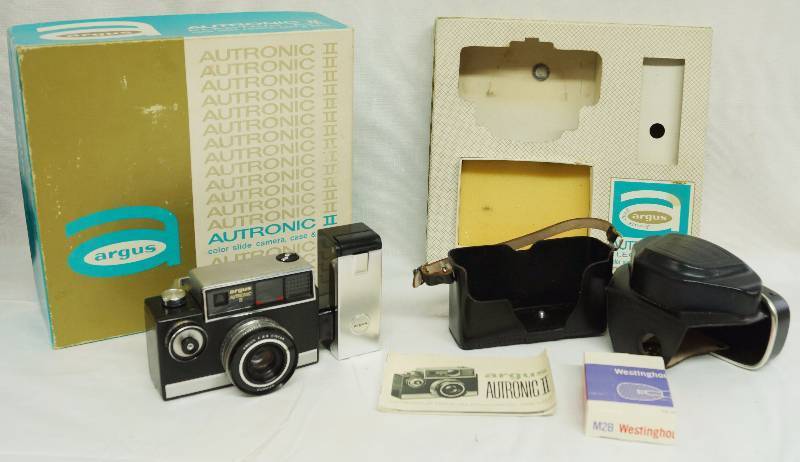 lot 1953 image: Argus Autotronic II - Color Slide Camera 35mm, Case & Flash, in original box w instructions - NICE