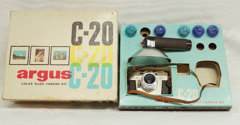 lot 4785 image: Argus C-20 Color Slide Camera Kit - Camera, Flash, Bulbs (spent) and original box - see photo for details