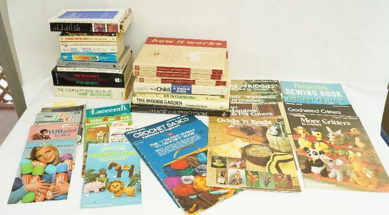 lot 6168 image: Lot of Books and Magazines - Crafing Magazine and More