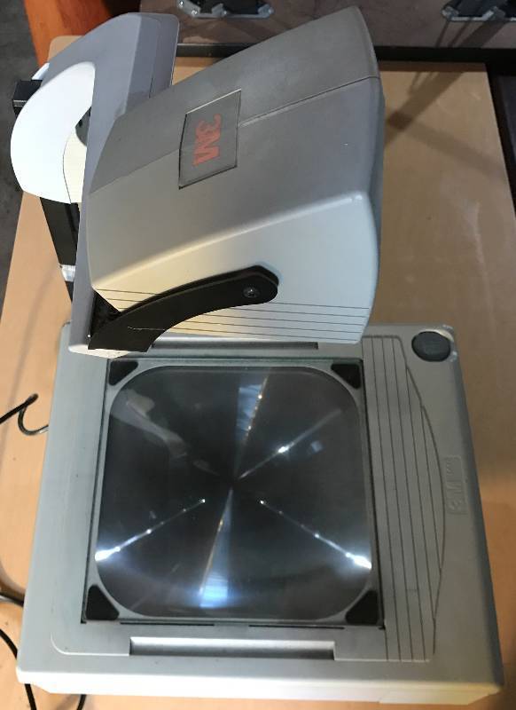 lot 2024 image: 1720 3M Overhead Projector M#1700BJV