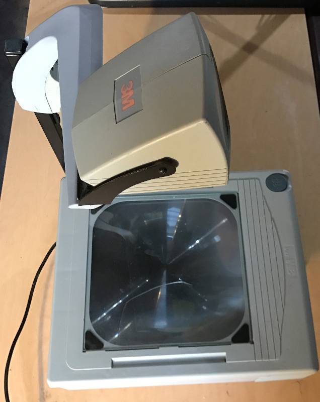 lot 2022 image: 1720 3M Overhead Projector M#1700BJV  WORKS 