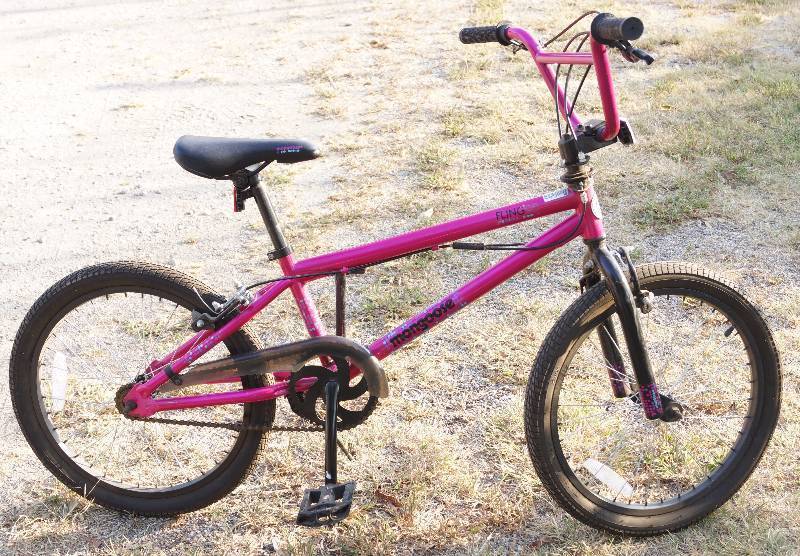 lot 6079 image: Great Looking MONGOOSE Fling BMX Bicycle - Bike