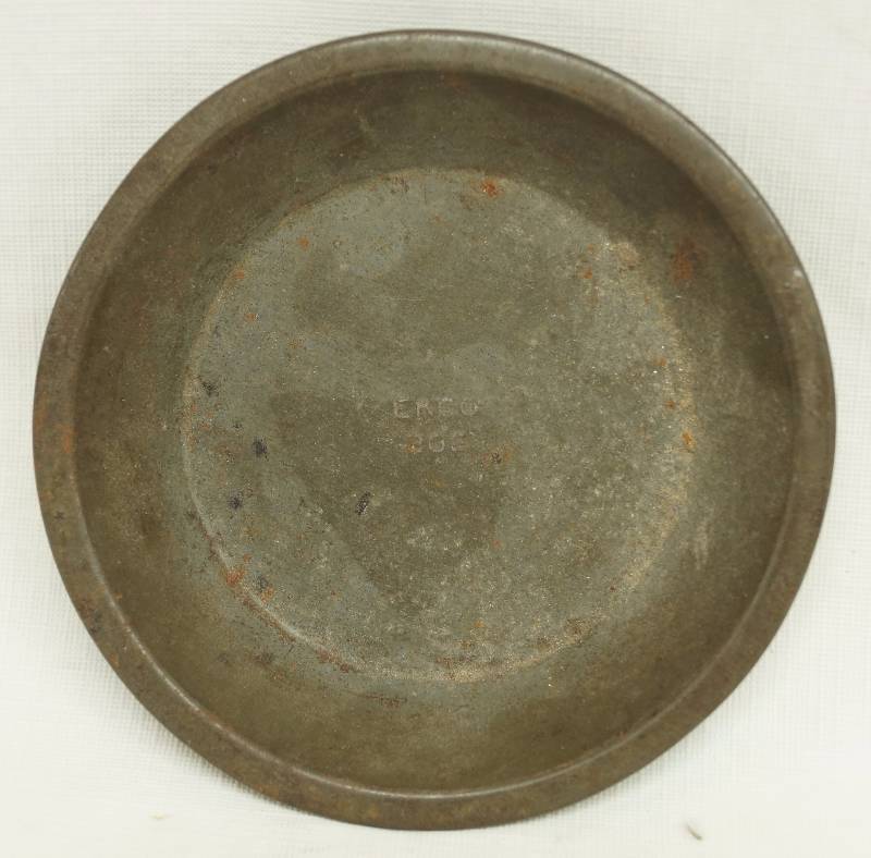 lot 1154 image: Rustic Small Cooking Pan - EKCO 206 - 5 pie plate