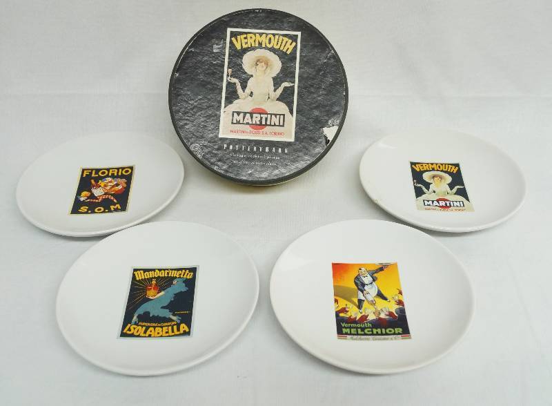 lot 4152 image: Set of Pottery Barn cocktail plates in a neat round box - one plate is broken but repaired