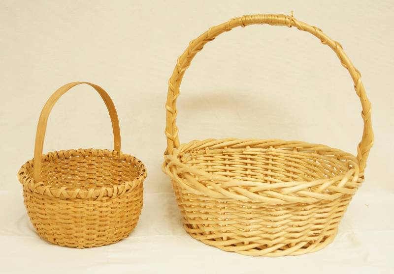 lot 6276 image: 2 Nice Wicker Baskets