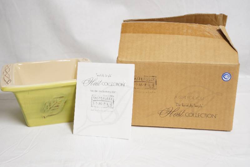 lot 2005 image: Tastefully Simple Host Collection Decorative Dip Bowl- Beautiful and Great Condition