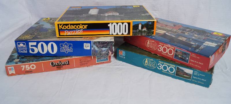 lot 9142 image: Lot of puzzles