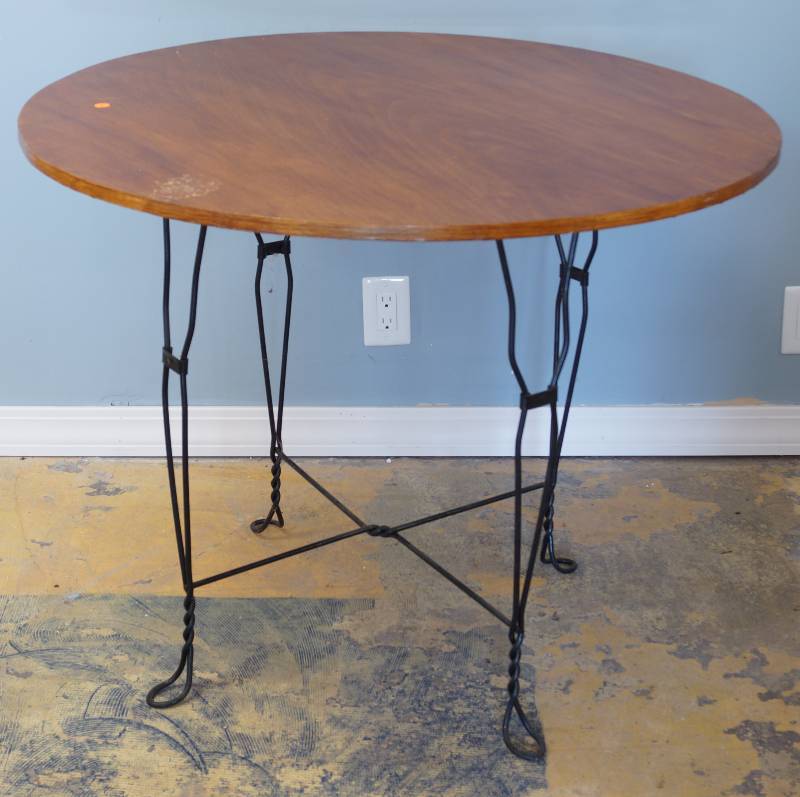 lot 9149 image: Vintage Ice Cream Shop Table (top is not original) - Legsframebase is awesome See pics