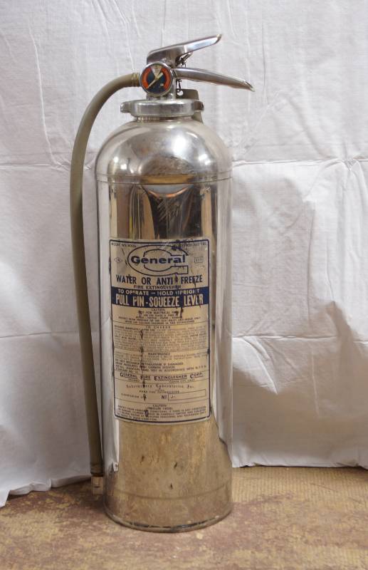 lot 9006 image: General Fire Extinguisher  Water or Antifreeze - M# WS-800b - w gauge and hose