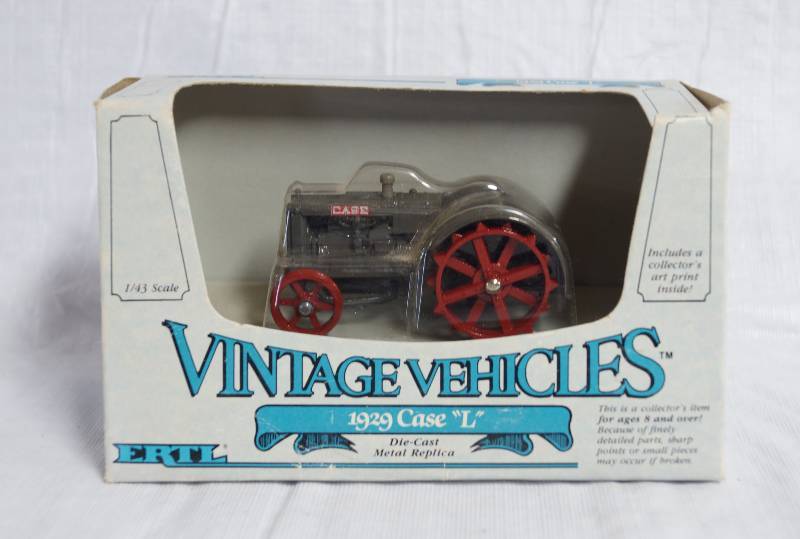 lot 9013 image: ERTL - Die Cast Metal Replica - Vintage Vehicles - 1929 Case L Tractor - NEW in original box - 143 scale #2554