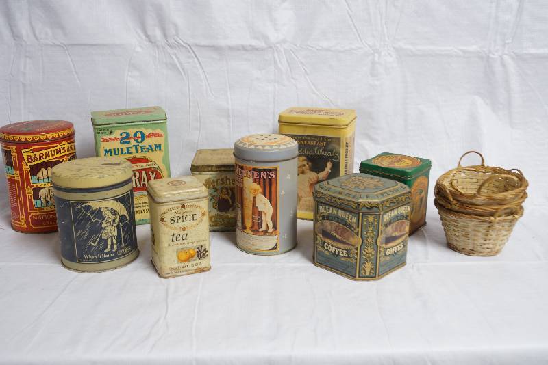 lot 9017 image: Lot of Collectors Tins and small baskets - see photos