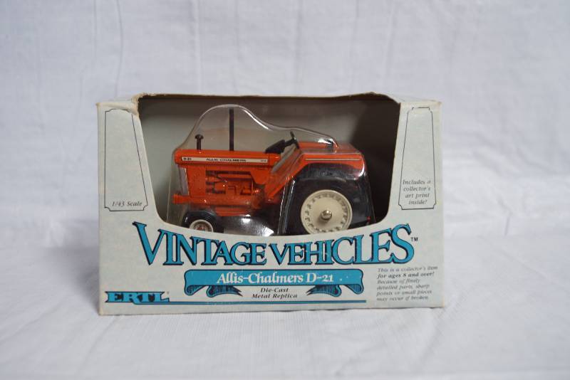 lot 9029 image: ERTL - Die Cast Metal Replica - Vintage Vehicles -Allis Chalmers D-21 - 143 scale #2555