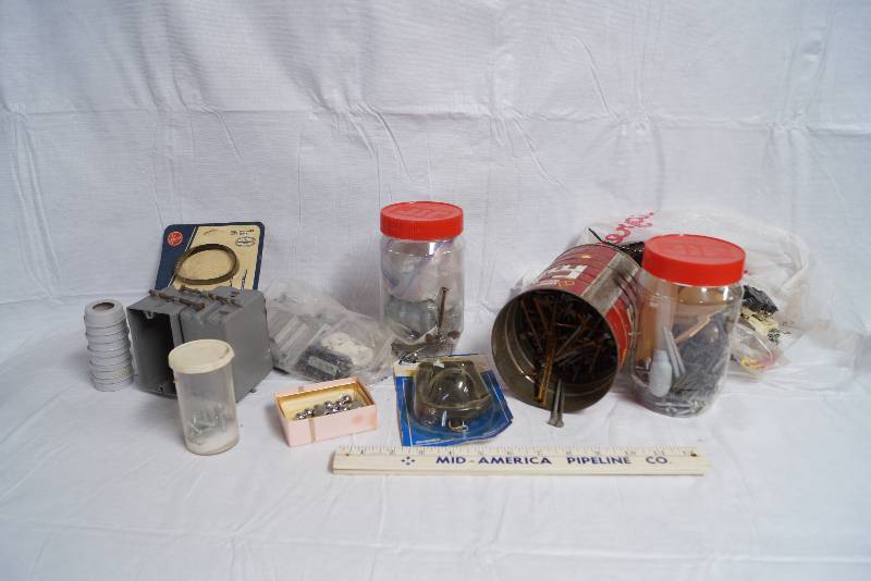 lot 9035 image: Lot of Misc Hardware Items