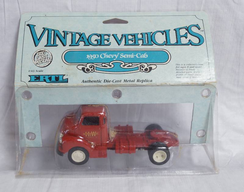 lot 9039 image: ERTL - Die Cast Metal Replica - Vintage Vehicles - 1950 Chevy Semi-Cab - NEW in original box - 143 scale #2625 - 1988