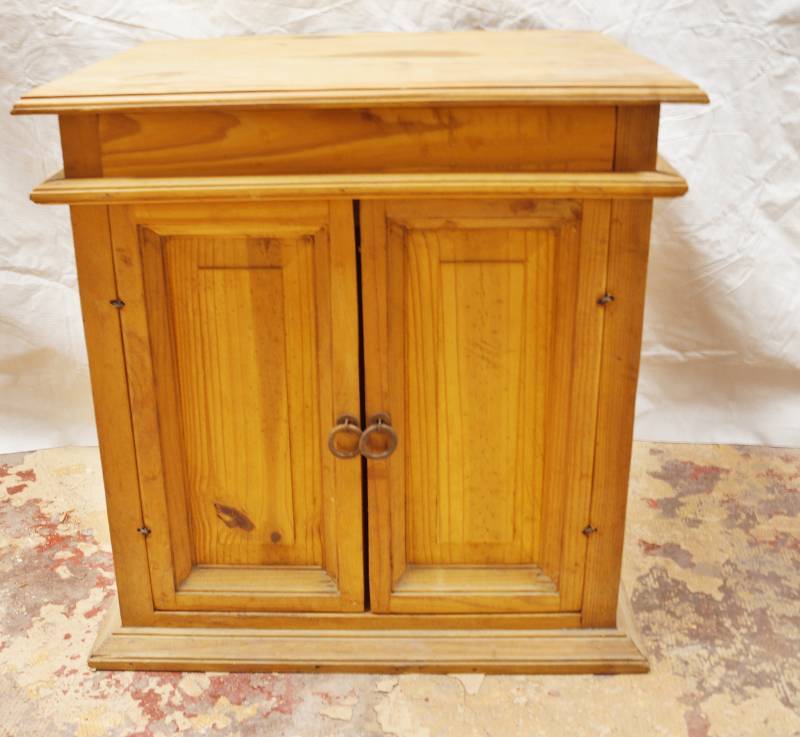 lot 9043 image: Awesome End Table  Cabinet - Made in Mexico - w hidden drawer up top and storage below. COOL