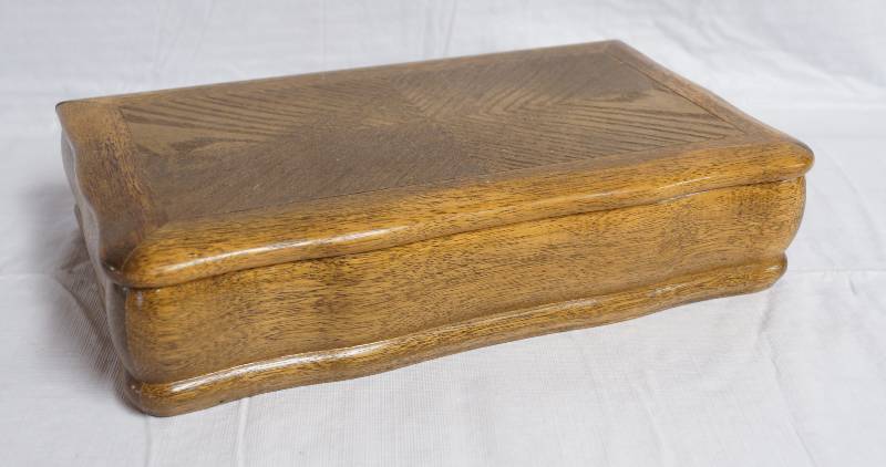 lot 9046 image: Beautiful Wooden Jewelry Box - w velvet lining - Very nice