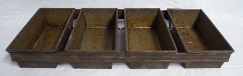 lot 9061 image: Vintage Bread Baking Pans - 4 connected - would make great dcor organizer tray