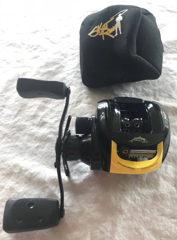 lot 3033 image: NEW Eagle Claw Wright & McGill Victory Skeet Reese Victory  Bait Cast Fishing Reel with Case