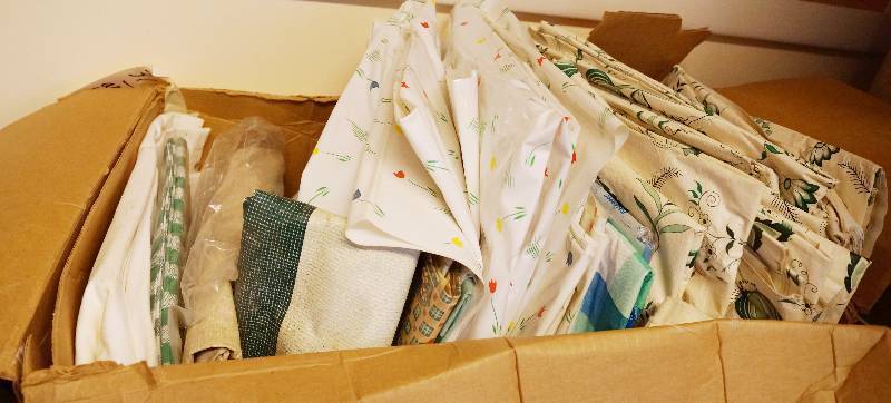 lot 4167 image: Lot of mostly square vinyl table covers - approx 54 x 54 (some were 52. Some sets - about 40 total - all appear in good condition - some NEW in the package