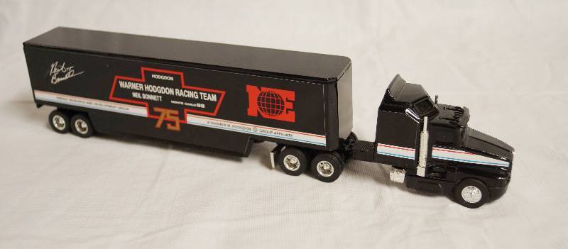 lot 4213 image: ERTL - Die Cast Replica Kenworth T600A Warner Hodgdon Racing Semi Truck