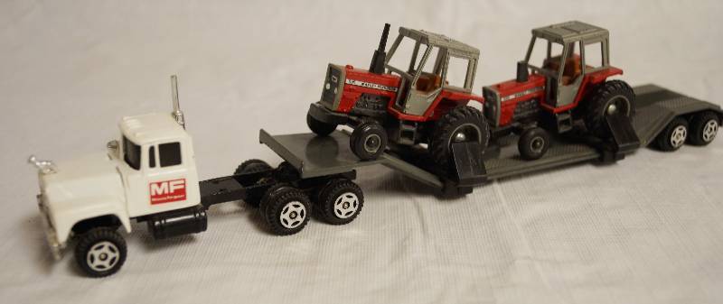 lot 4216 image: ERTL - Die Cast Replica Transport Semi Truck w Trailer & Tractors -Massey Ferguson