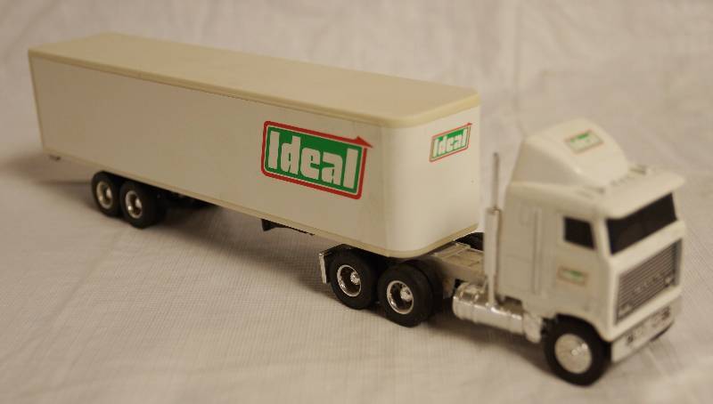 lot 4221 image: ERTL - Die Cast Replica 164 MACK Ultra-Liner wSleeper w Trailer 0029G - Ideal