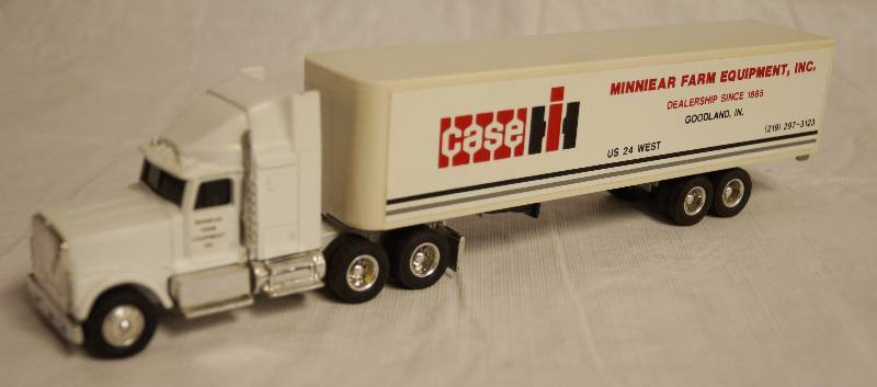 lot 4231 image: ERTL - Die Cast Replica International NAVISTAR Semi Truck wTrailer CASE - Minniear Farm 0958G