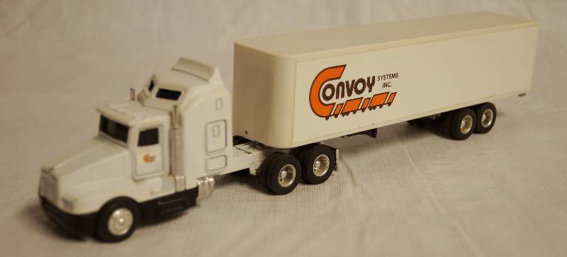 lot 4233 image: ERTL - Die Cast Replica Kenworth T600A Semi Truck CONVOY w Trailer 1038G