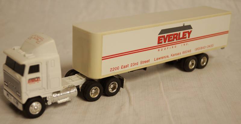 lot 4234 image: ERTL - Die Cast Replica 164 MACK Ultra-Liner wSleeper w Trailer 2998G - Everly Roofing