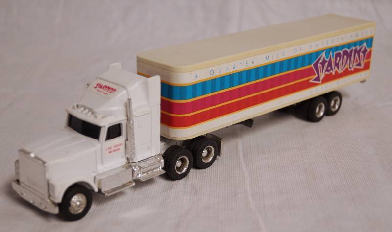lot 4236 image: ERTL - Die Cast Replica International NAVISTAR Semi Truck wTrailer Stardust HotelCasino 0959G