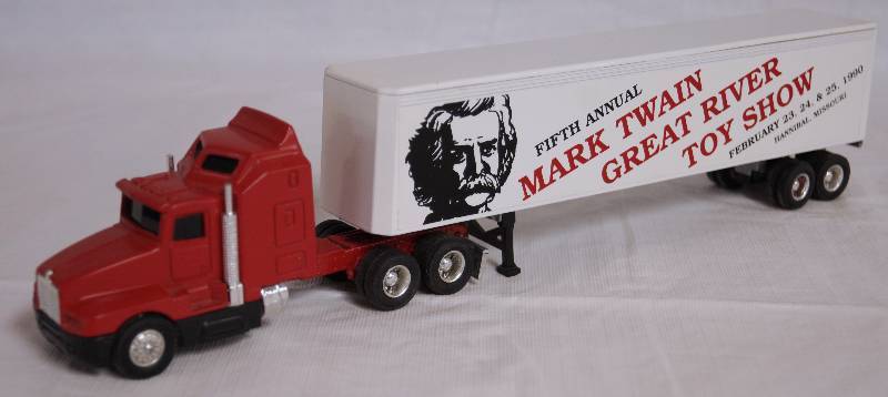 lot 4245 image: ERTL - Die Cast Replica Kenworth T600A Semi Truck Mark Twain w Trailer 2959G