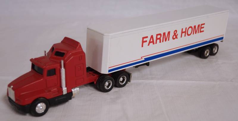 lot 4246 image: ERTL - Die Cast Replica Kenworth T600A Semi Truck Farm & Home wTrailer 2959G