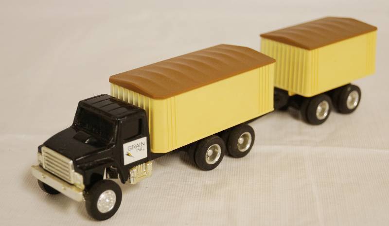 lot 4258 image: ERTL - Die Cast Replica 2827 - Grain Inc. Delivery Truck w Extra Transport Trailer