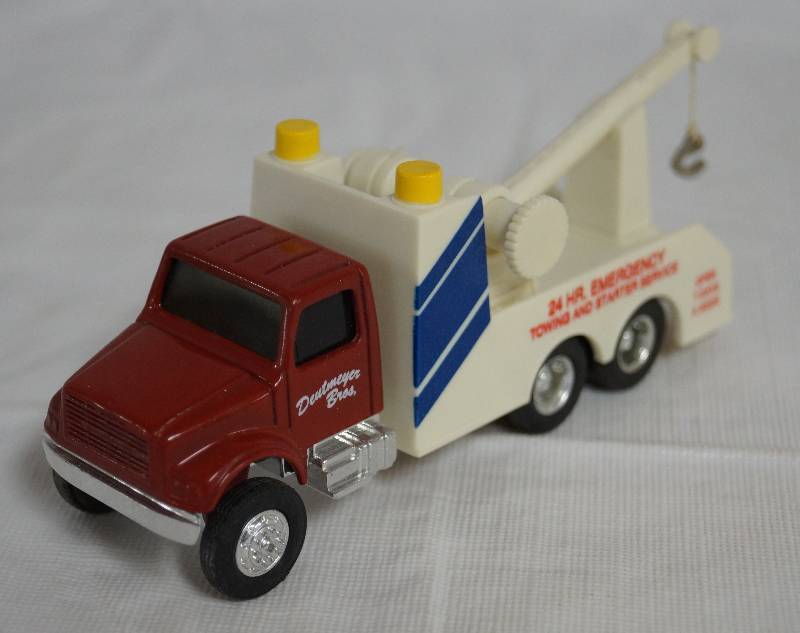 lot 4263 image: ERTL - Die Cast Replica - Deutmeyer Brothers Tow Truck 1370V Moving Parts