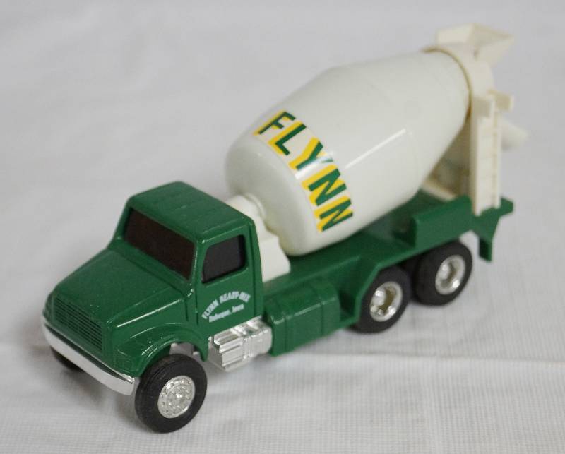 lot 4265 image: ERTL - Die Cast Replica Cement Mixing Truck 438 - Flynn Ready-Mix 1370V