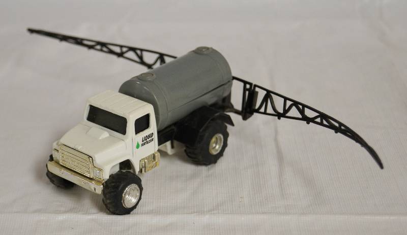 lot 4268 image: ERTL - Die Cast Replica Liquid Fertilizer Truck Has Moving Parts