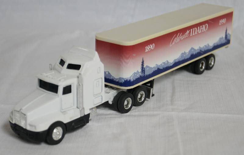 lot 4273 image: ERTL - Die Cast Replica Kenworth T600A Semi Truck Idaho w Trailer 0959G