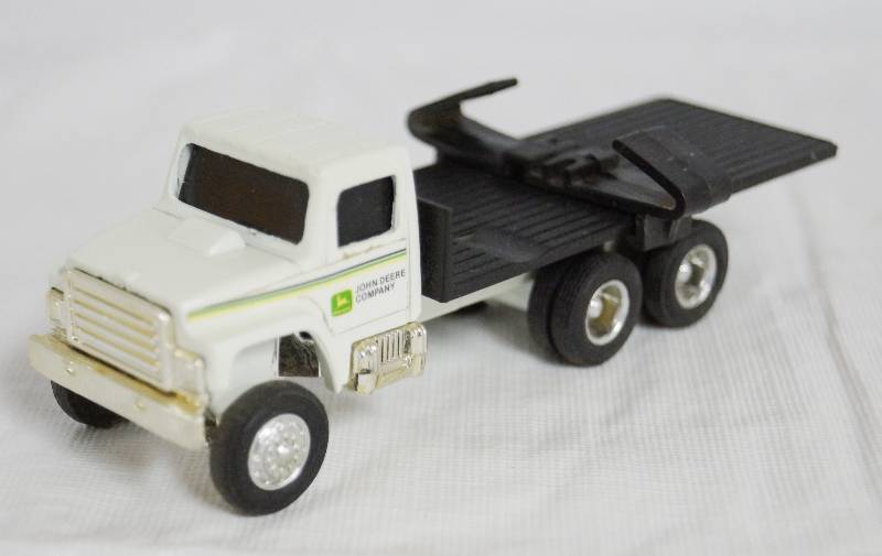 lot 4277 image: ERTL - Die Cast Replica Transport Truck - John Deere Company w clips 3427