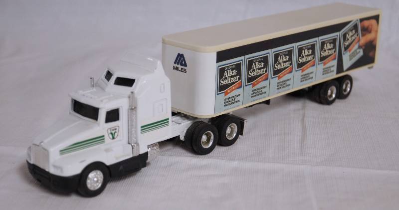 lot 4278 image: ERTL - Die Cast Replica Kenworth T600A Semi Truck Alka-Seltzer w Trailer 0350G