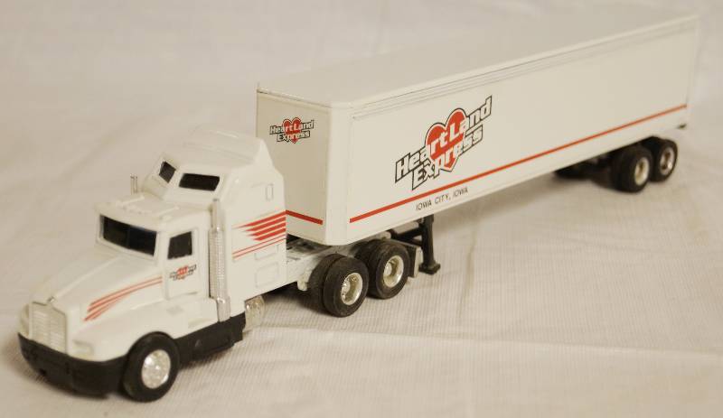 lot 4286 image: ERTL - Die Cast Replica Kenworth T600A Semi Truck Heartland w Trailer 0350G