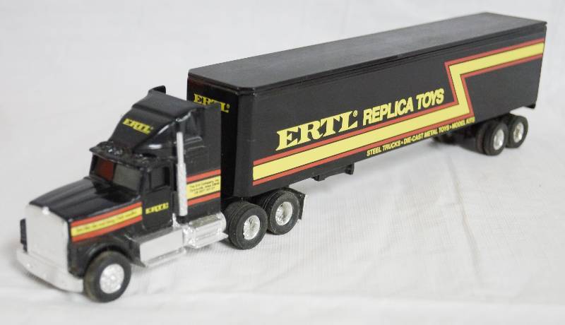 lot 4288 image: ERTL - Die Cast Replica International NAVISTAR Semi Truck wTrailer - ERTL Toys 2100G