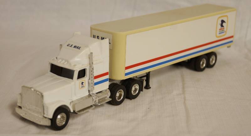 lot 4293 image: ERTL - Die Cast Replica NAVISTAR Semi Truck U.S. Mail w Trailer 2958G