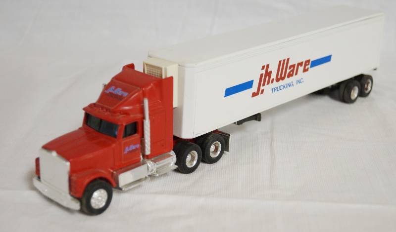 lot 4294 image: ERTL - Die Cast Replica NAVISTAR Semi Truck wTrailer J.H. Ware Trucking 2469G